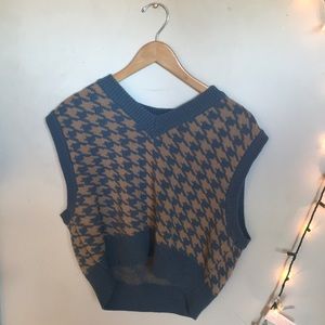 OAK + FORT patterned sweater vest.